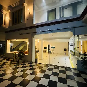 https://the-palm-villa.hotels-varanasi.com